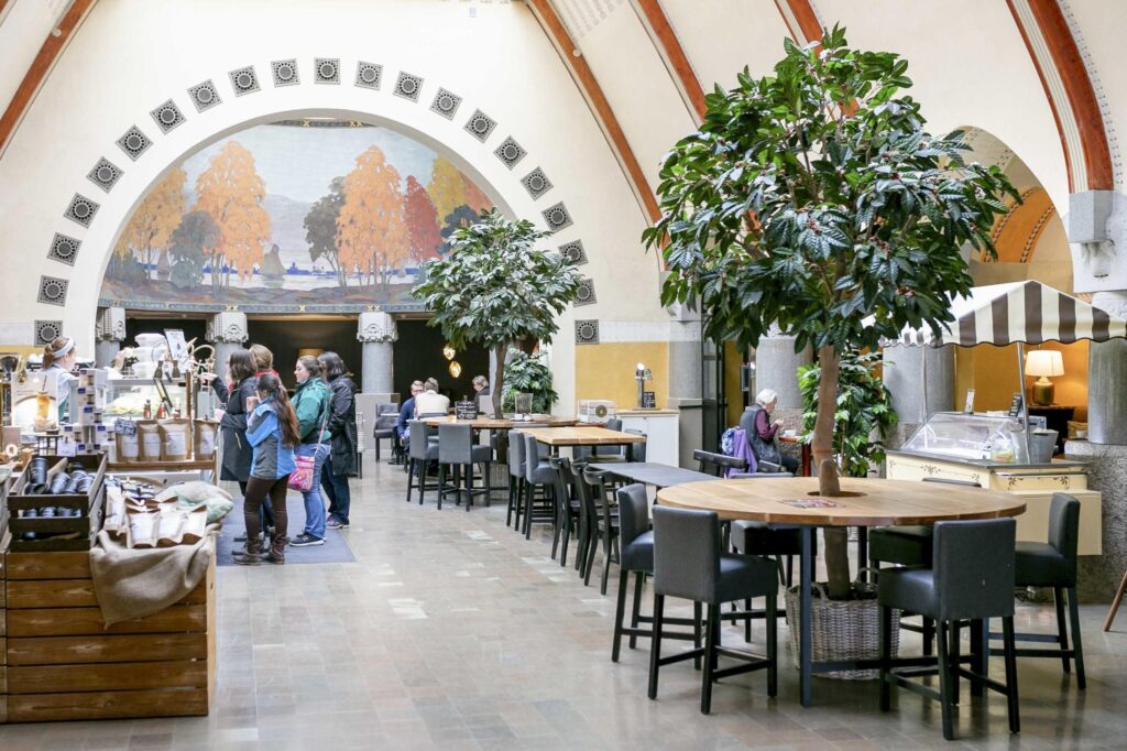 Robert's Coffe - Vihersisustaminen - Viherviisikko